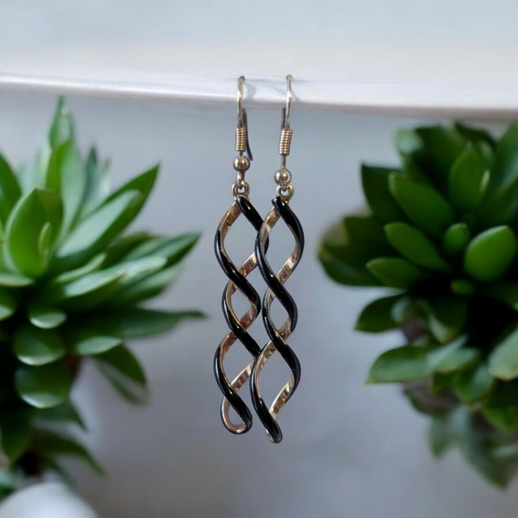 Fashion Elegant Black and Gold Twisted Earrings (EUC) - Picture 2 of 4